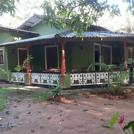 Green Bamboo House Сигирия Екстериор снимка