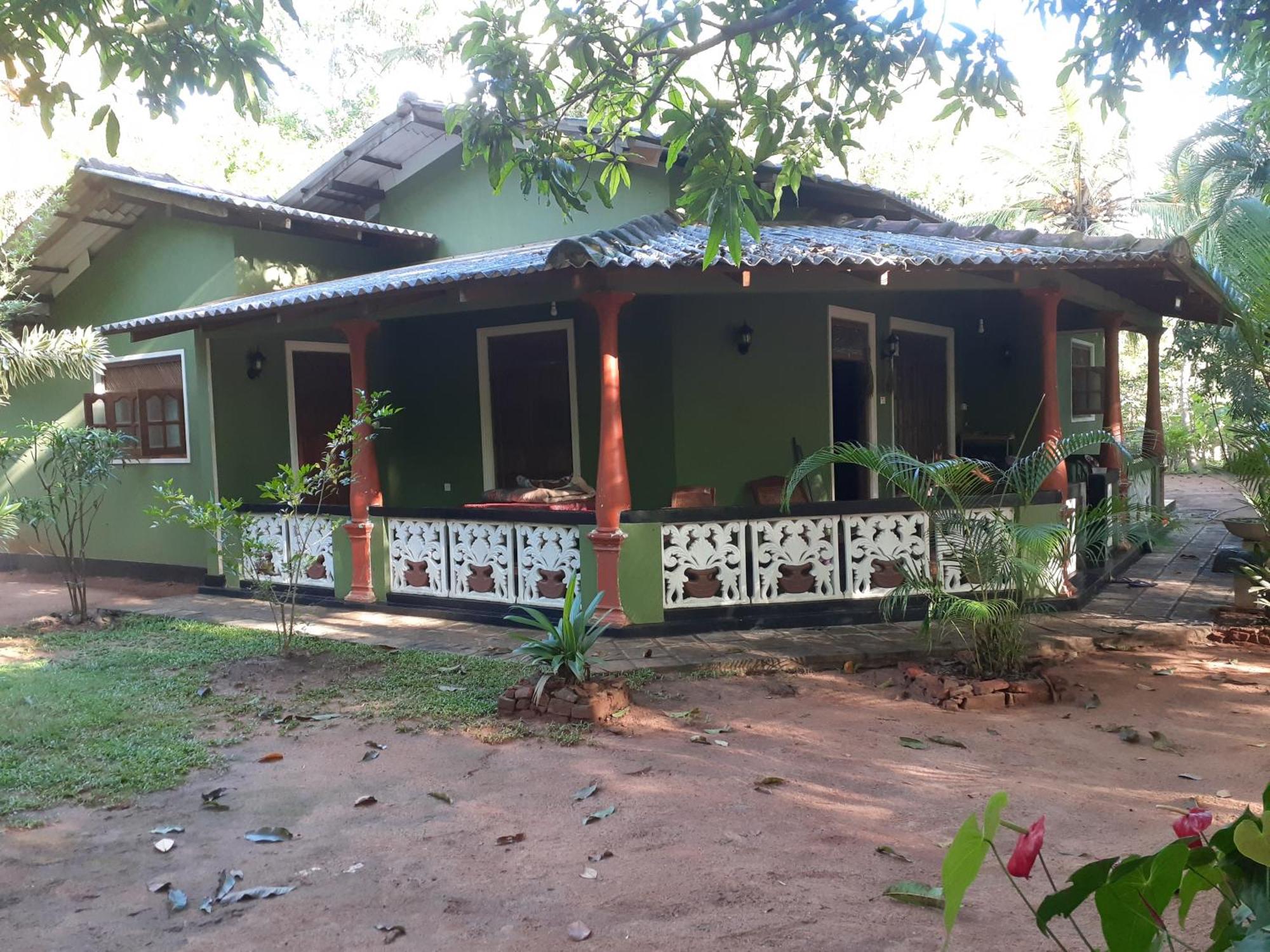 Green Bamboo House Сигирия Екстериор снимка